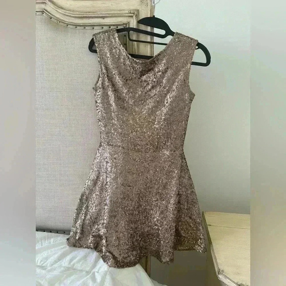 TOBI Vina Sequin Gold Dress Small Fit & Flare Open Back Short Tulle & Lined - Picture 3 of 9